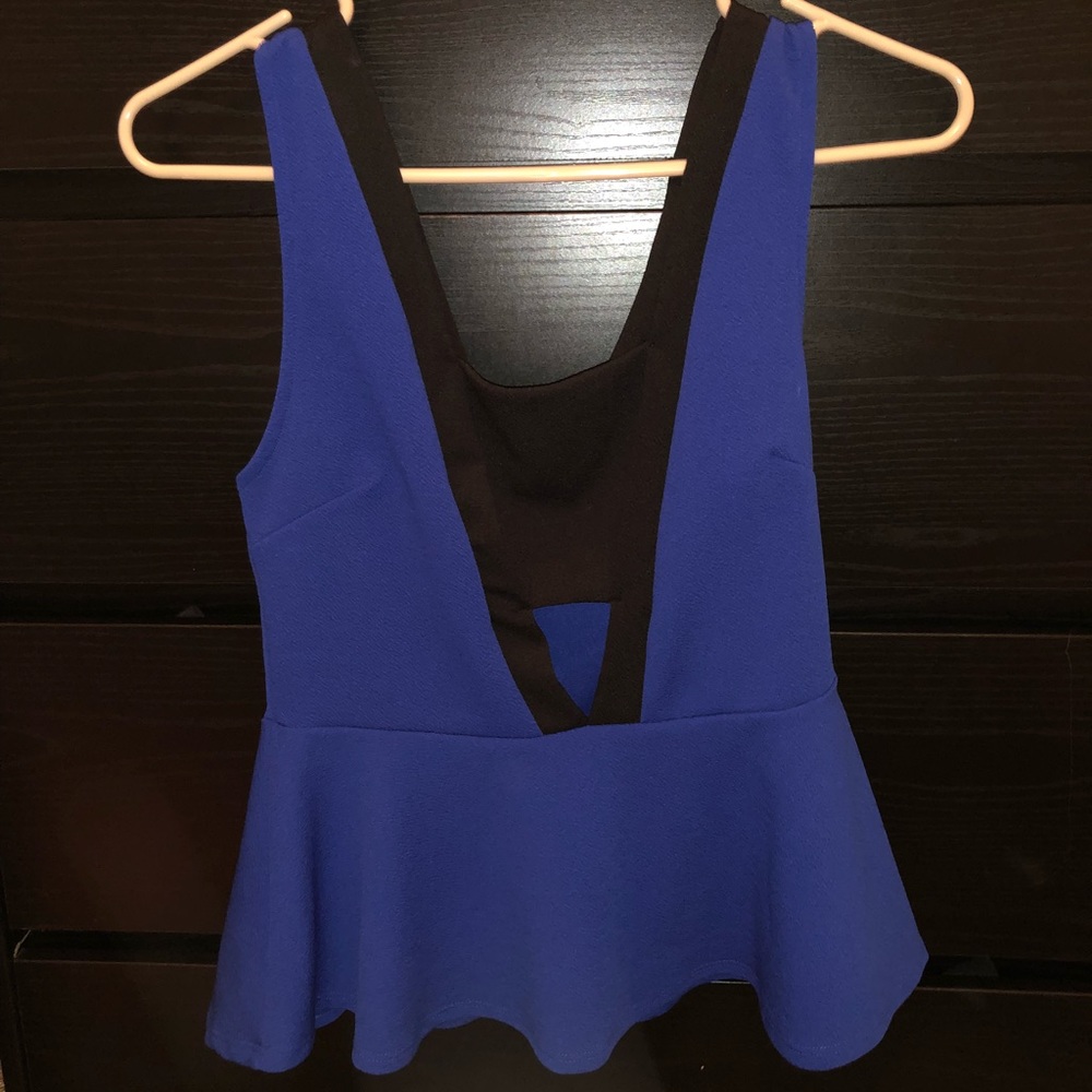 Peplum tank w/ cutout